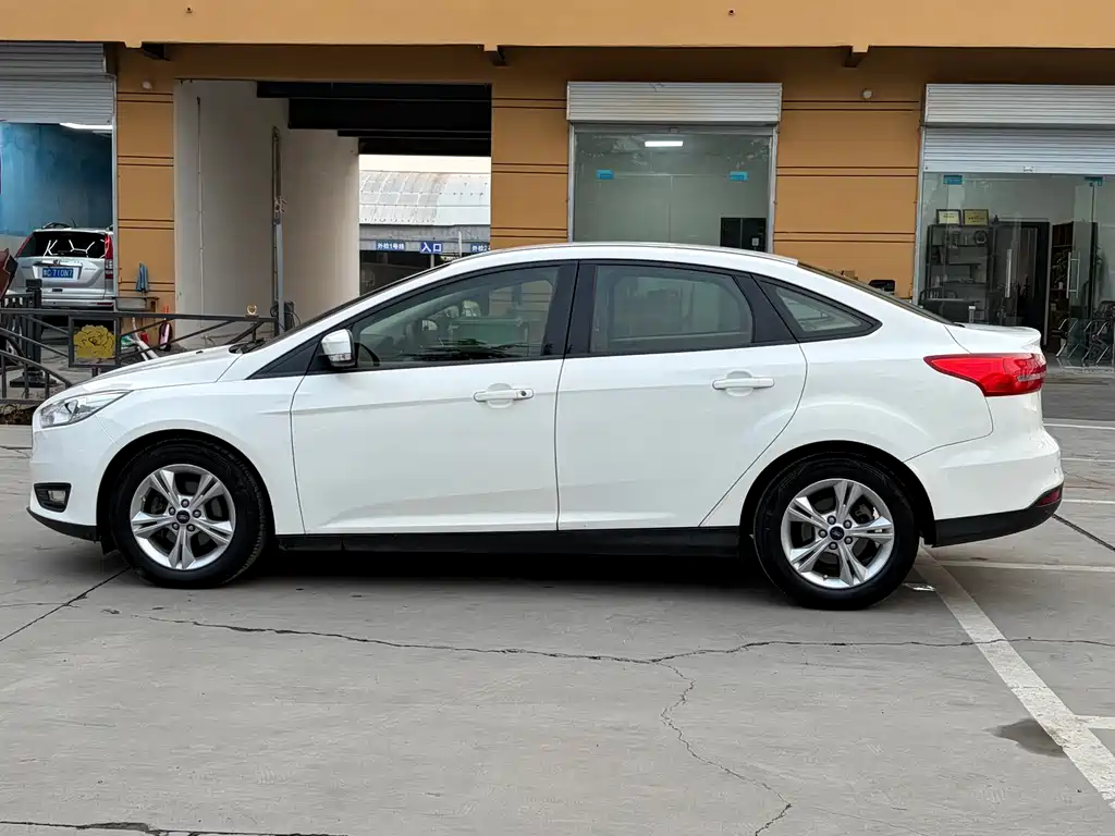 Ford Focus 2016 — фото 15
