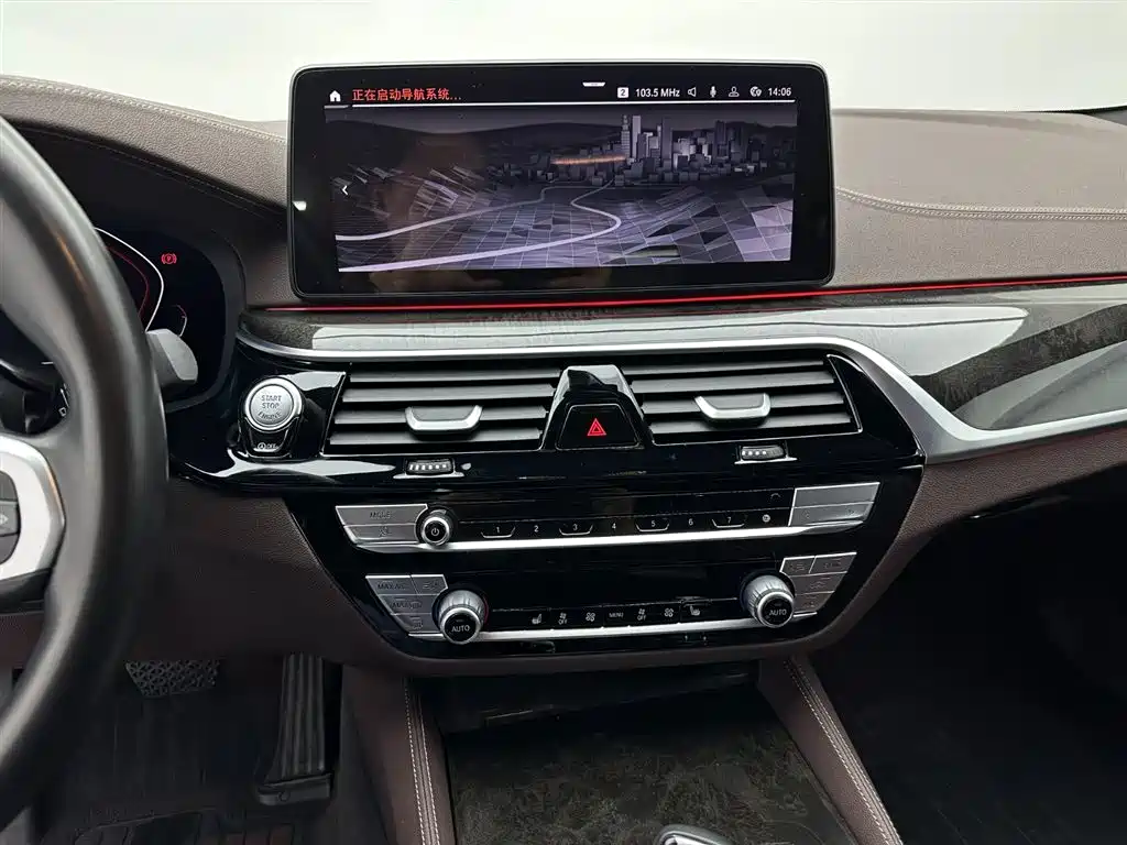 BMW 5 Series 2022 — фото 12