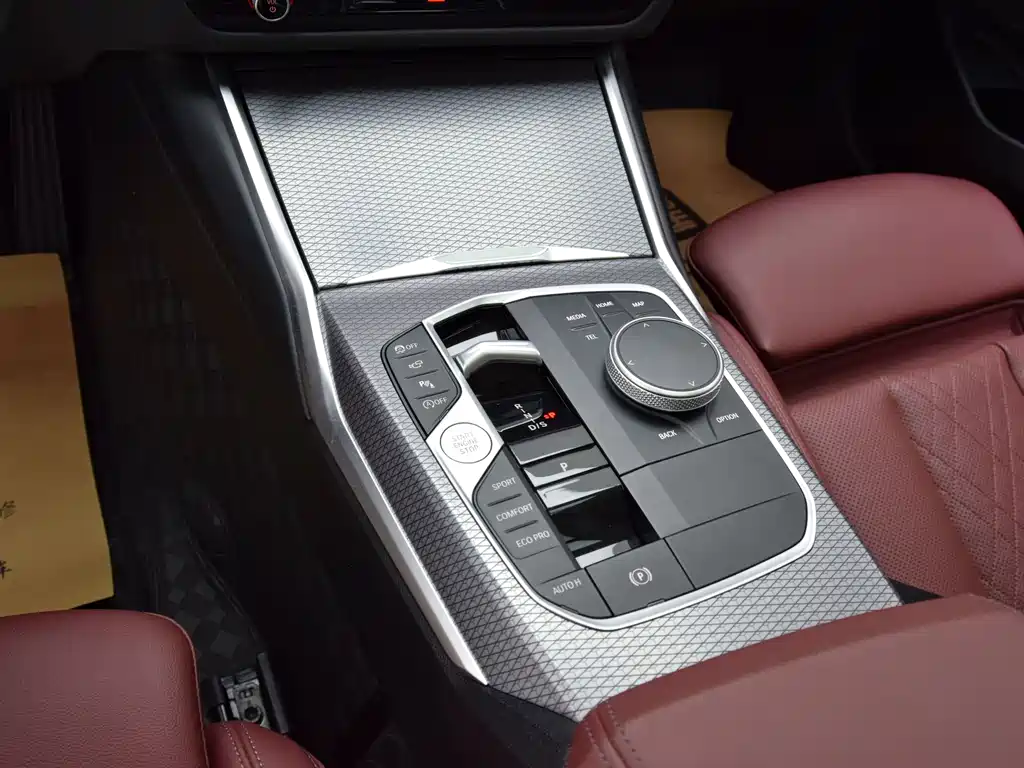 BMW 3 Series 2024 — фото 18