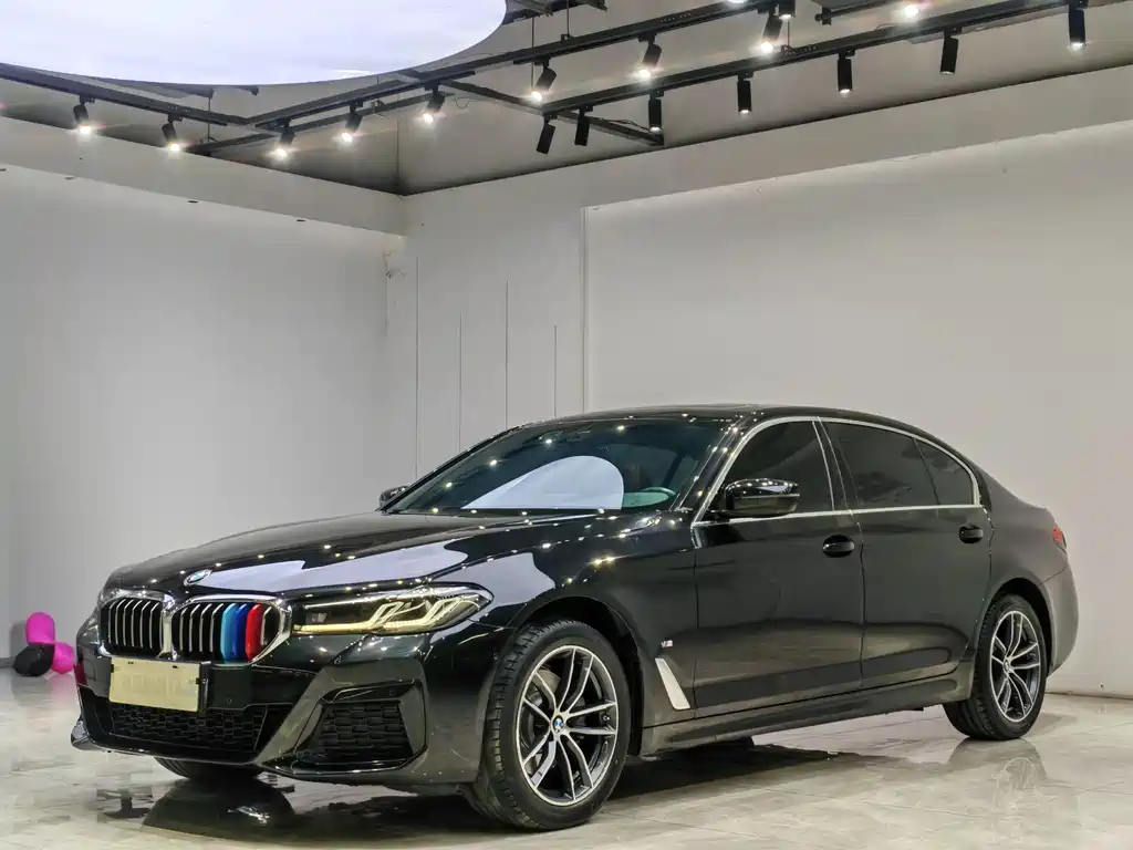 BMW 5 Series 2022 — фото 1
