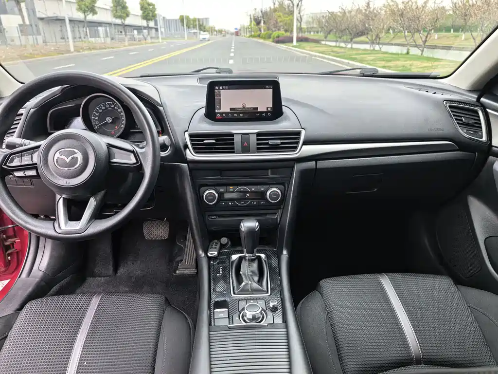 Mazda 3 Axela 2017 — фото 9