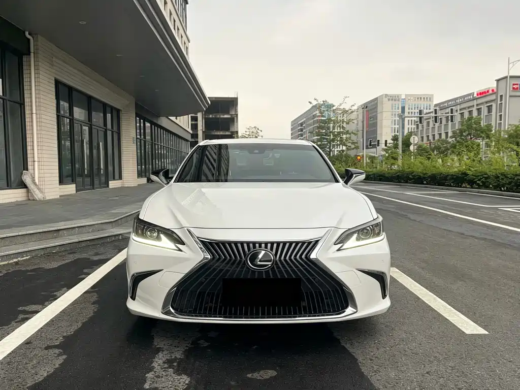 Lexus ES 2020 — фото 2