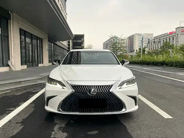 Lexus ES 2020