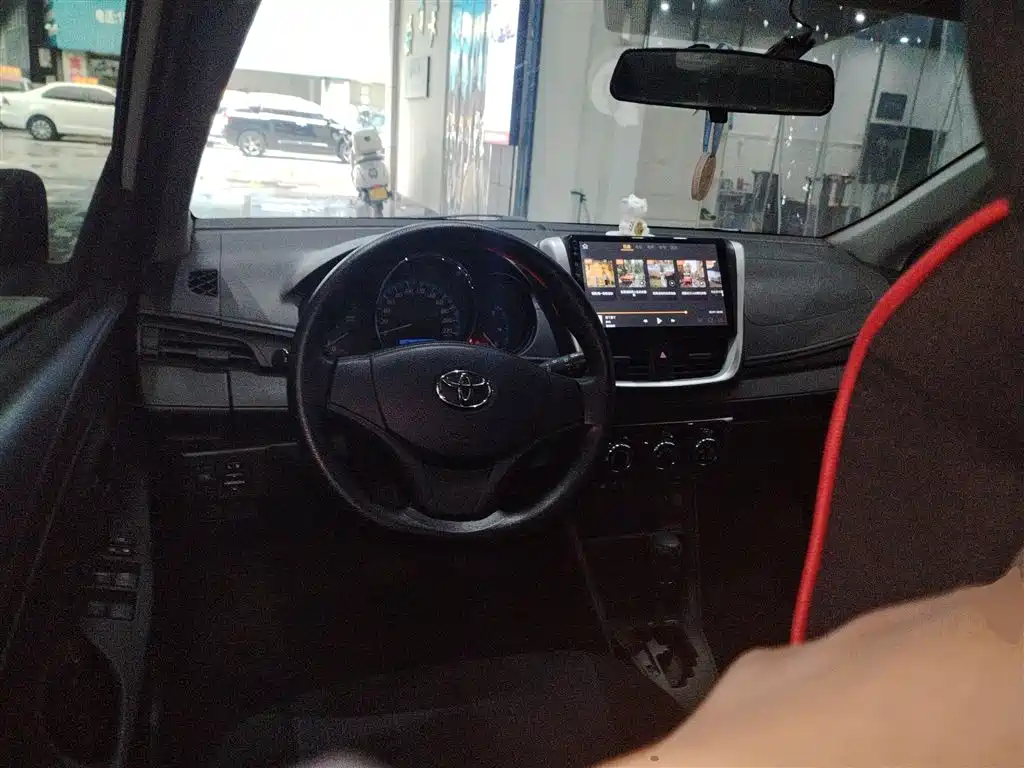 Toyota Yaris L 2019 — фото 11