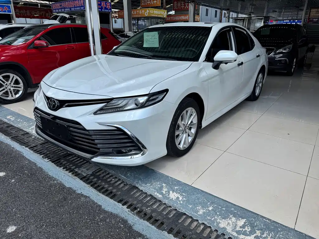 Toyota Camry 2021 — фото 1