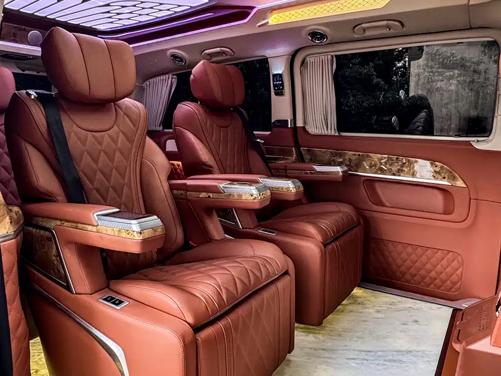 Mercedes-Benz V-Class 2023 — фото 20