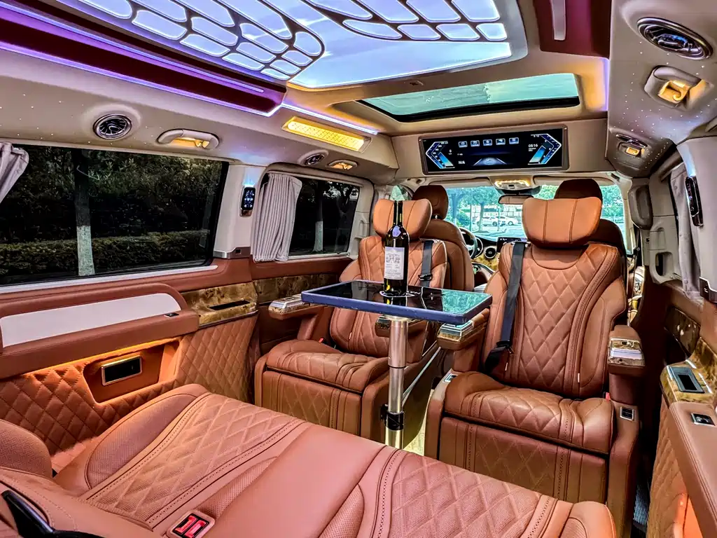 Mercedes-Benz V-Class 2023 — фото 25