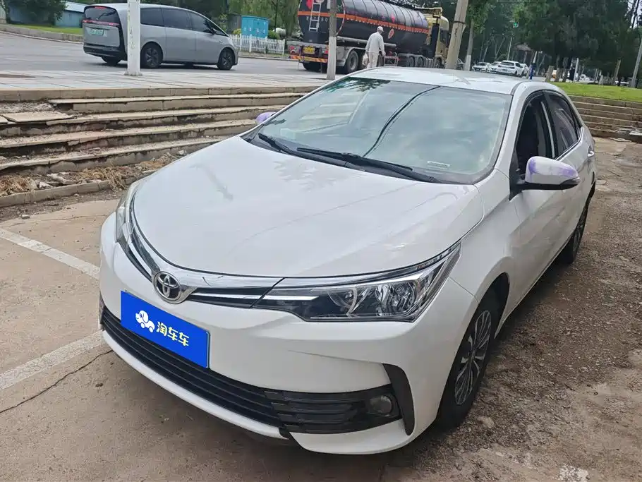 Toyota Corolla 2017 — фото 1