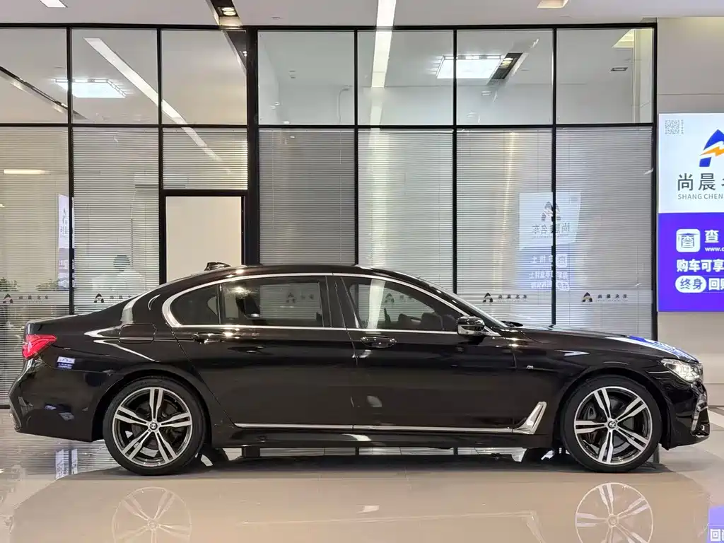 BMW 7 Series 2018 — фото 19