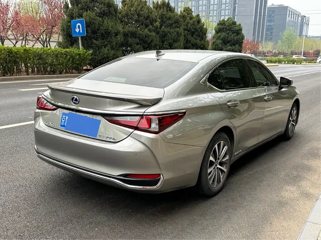 Lexus ES 2020 — фото 4