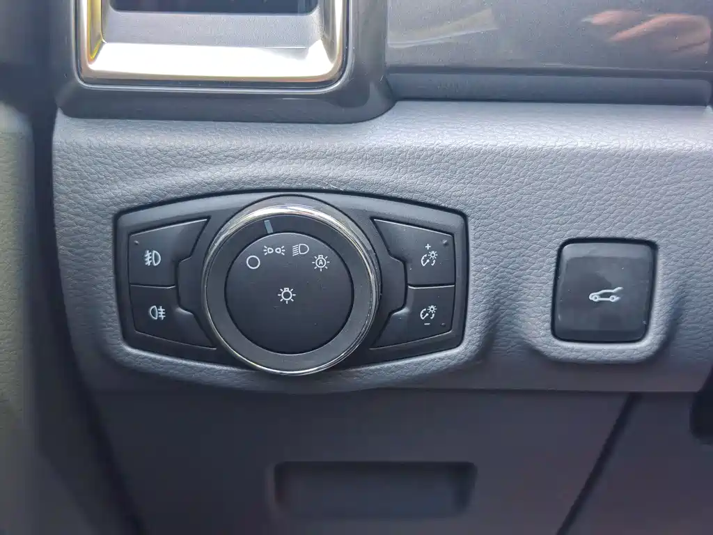 Ford Everest 2019 — фото 14