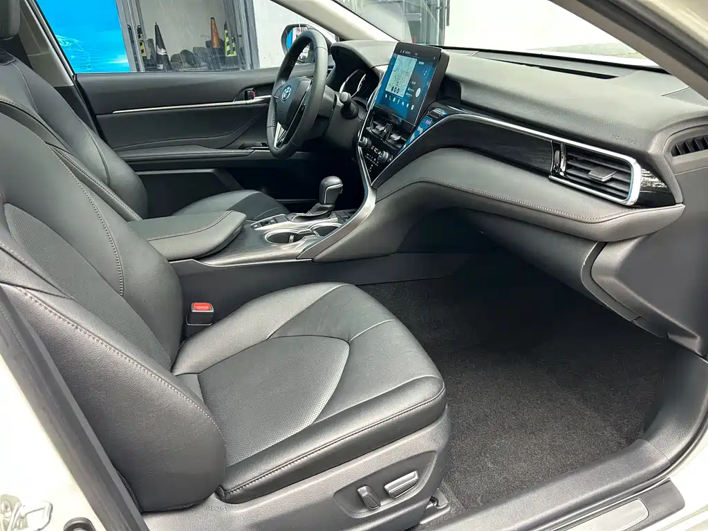 Toyota Camry 2021 — фото 13