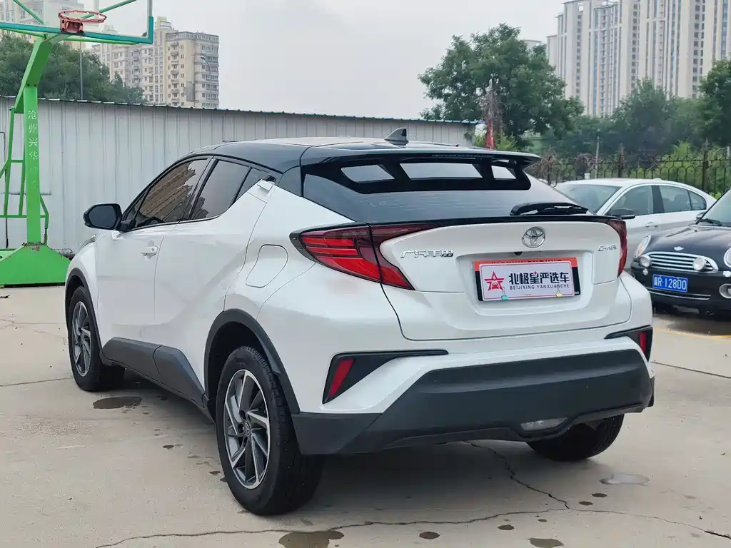 Toyota C-HR 2023 — фото 7