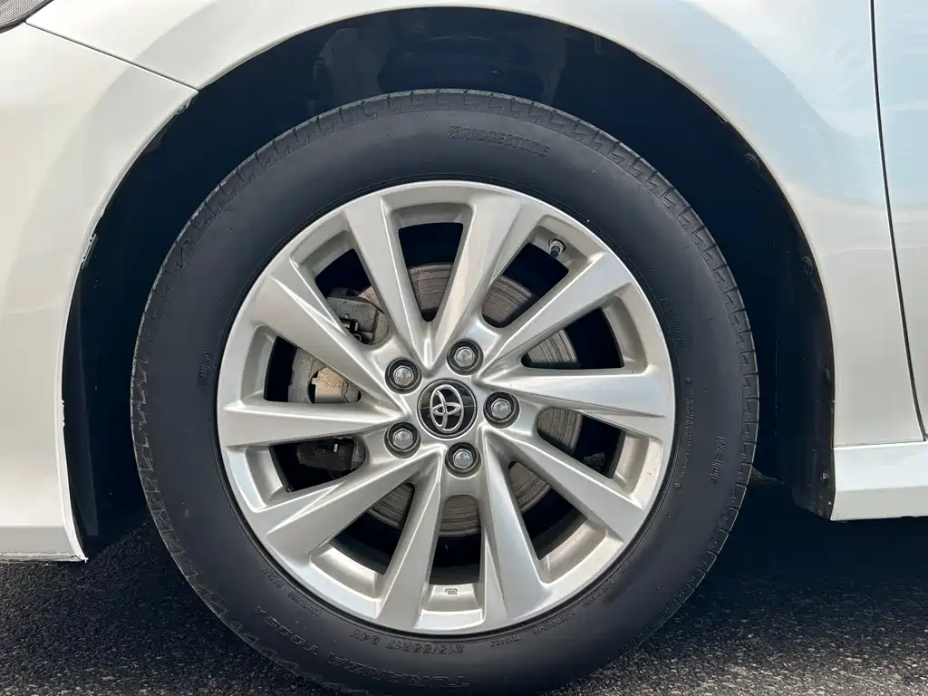 Toyota Camry 2021 — фото 26