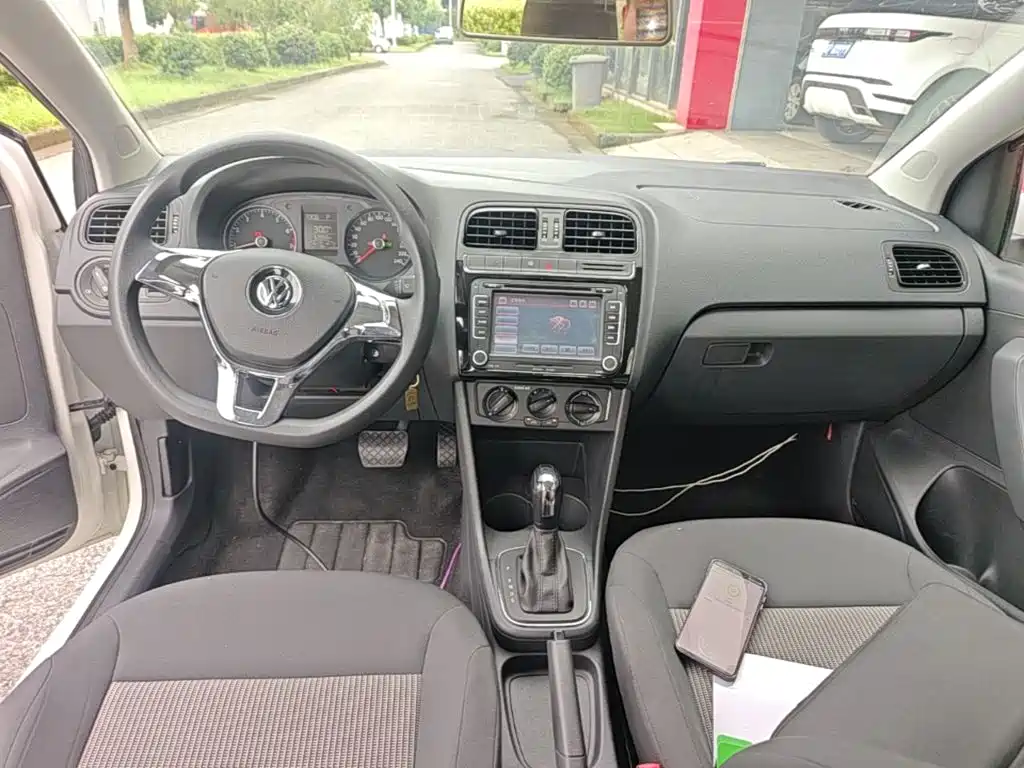Volkswagen Polo 2016 — фото 10
