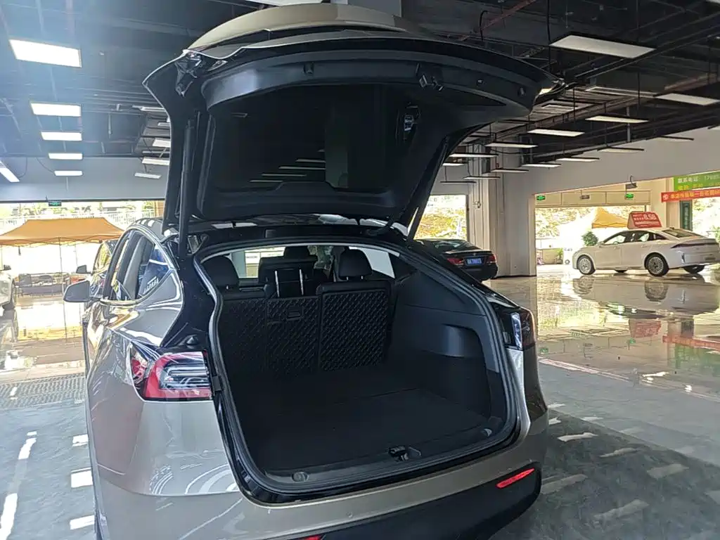 Tesla Model Y 2022 — фото 19