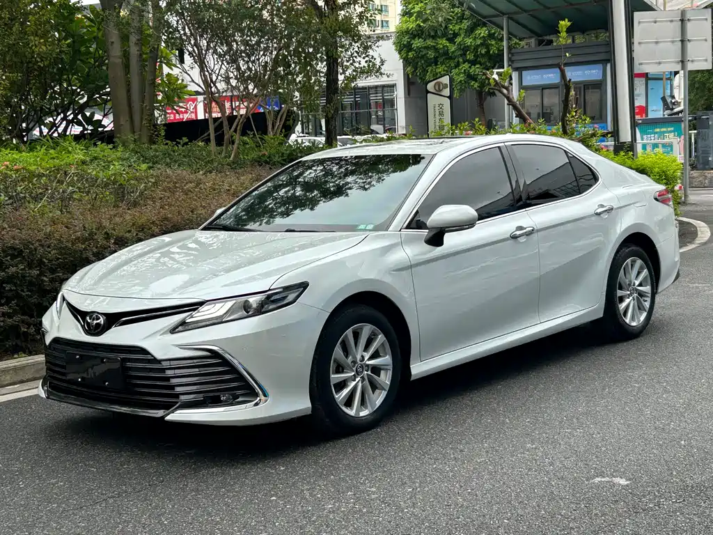 Toyota Camry 2021 — фото 1