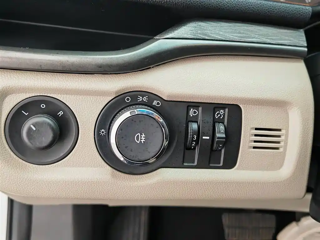 Buick Excelle 2016 — фото 21