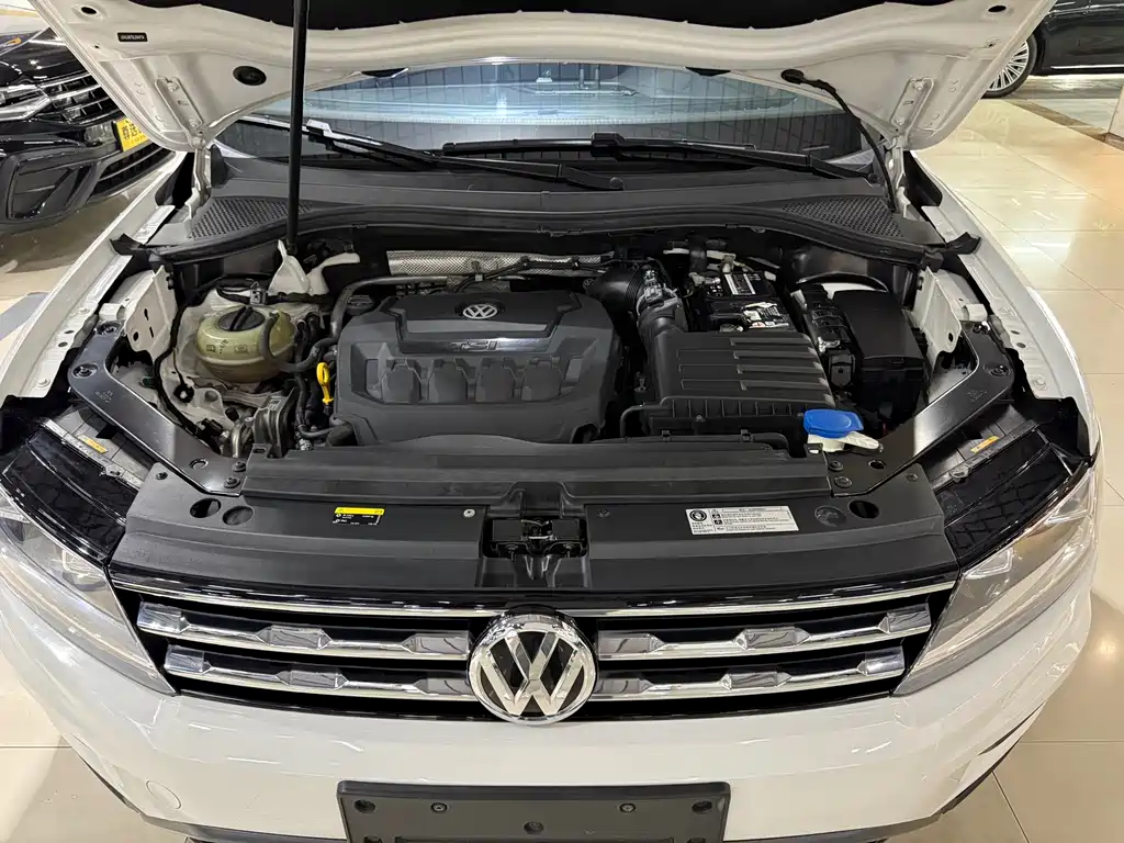 Volkswagen Tiguan L 2020 — фото 11