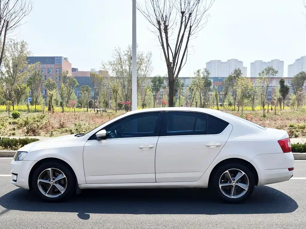 Skoda Octavia 2016 — фото 17