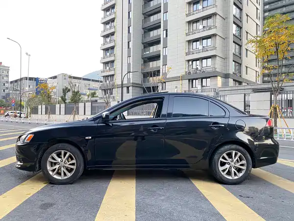 Mitsubishi Lancer EX 2013