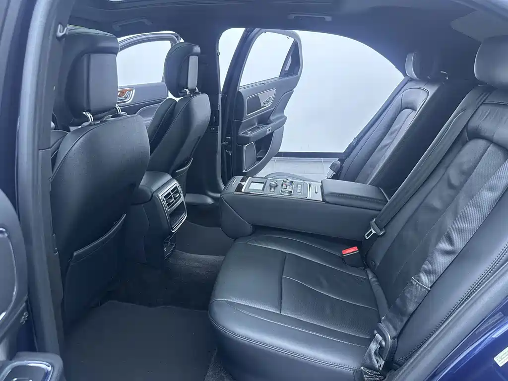 Lincoln Continental 2018 — фото 17