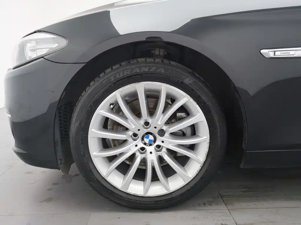 BMW 5 Series 2015 — фото 17