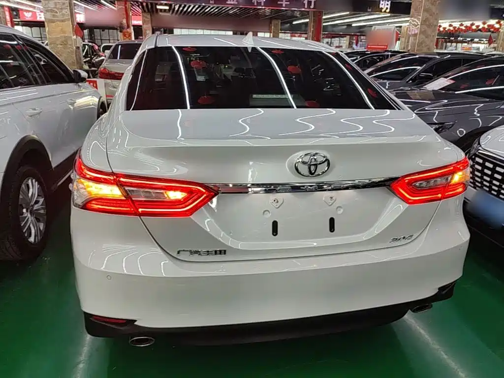 Toyota Camry 2021 — фото 6