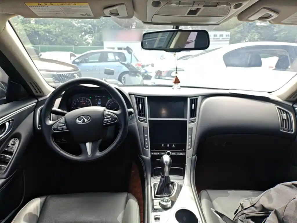 Infiniti Q50L 2017 — фото 10