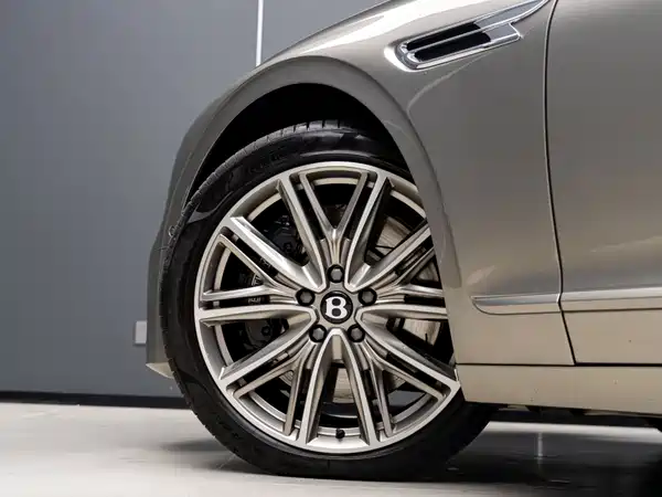 Bentley Flying Spur Plug-In Hybrid 2023