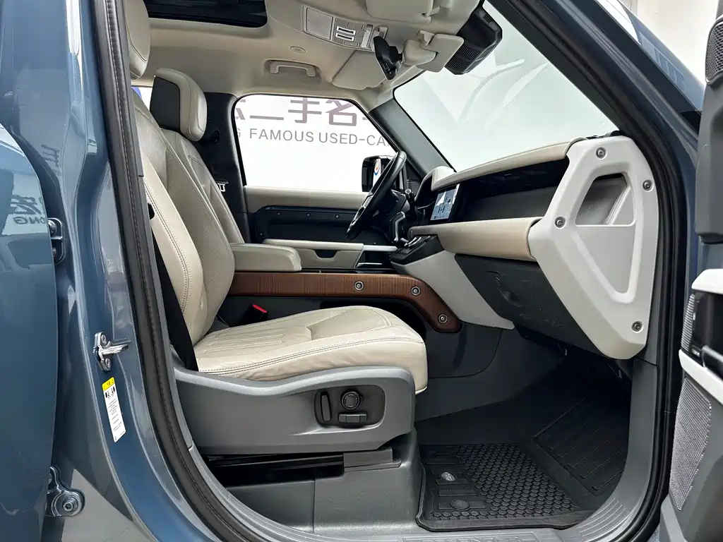 Land Rover Defender 2021 — фото 20