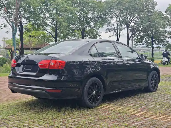 Volkswagen Sagitar 2015