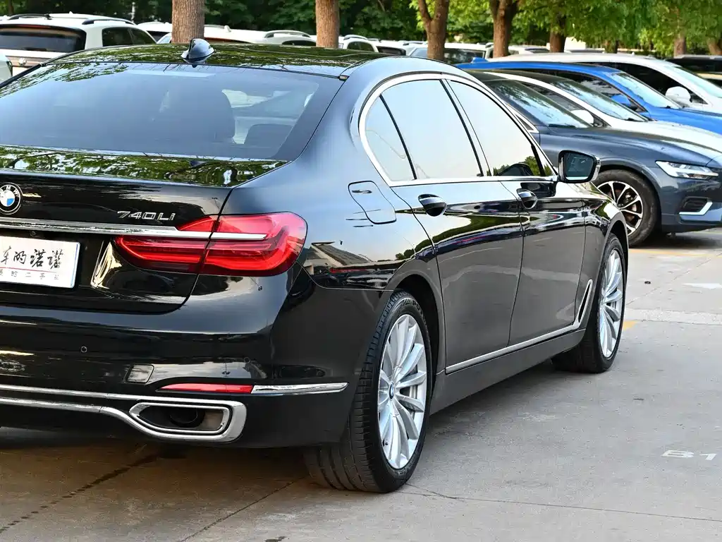 BMW 7 Series 2016 — фото 9