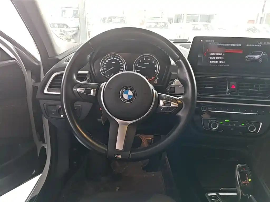 BMW 1 Series 2022 — фото 11