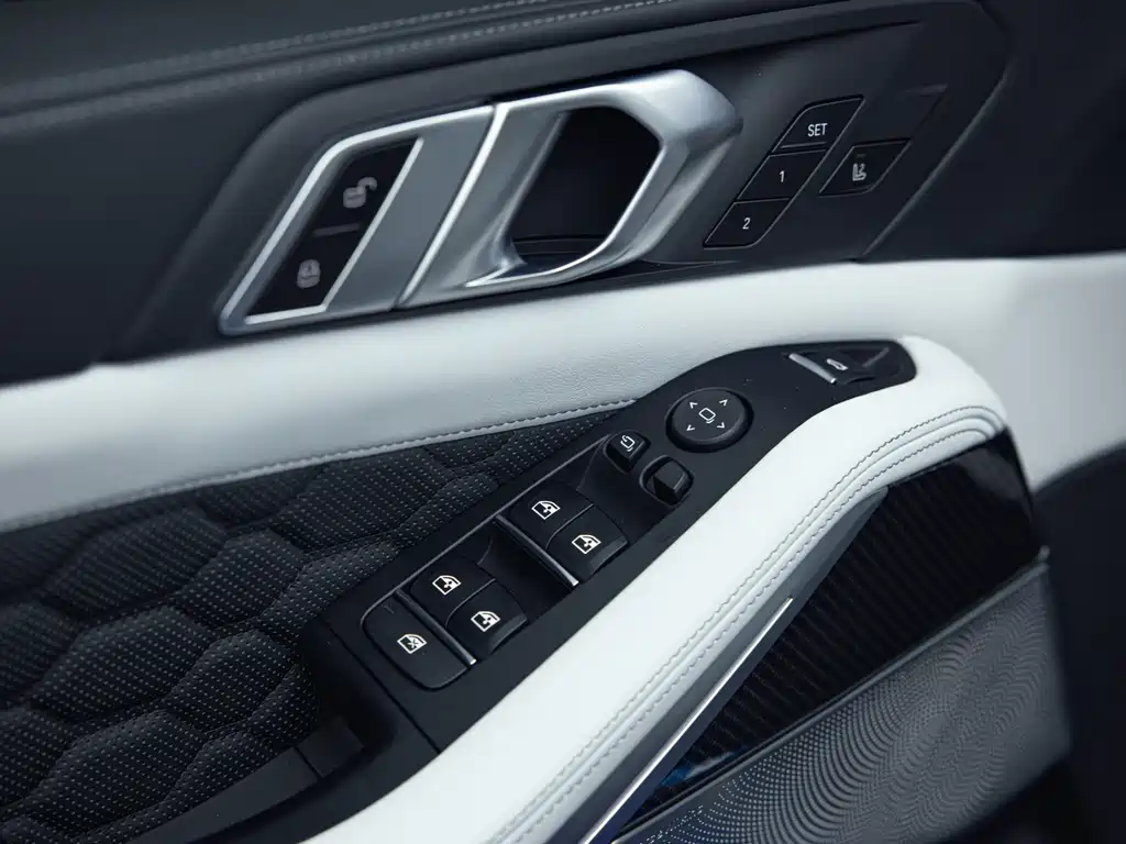 BMW X5 M 2021 — фото 31