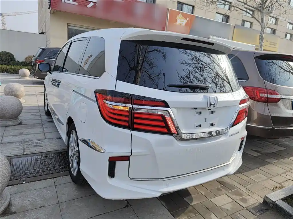 Honda Elysion 2018 — фото 23