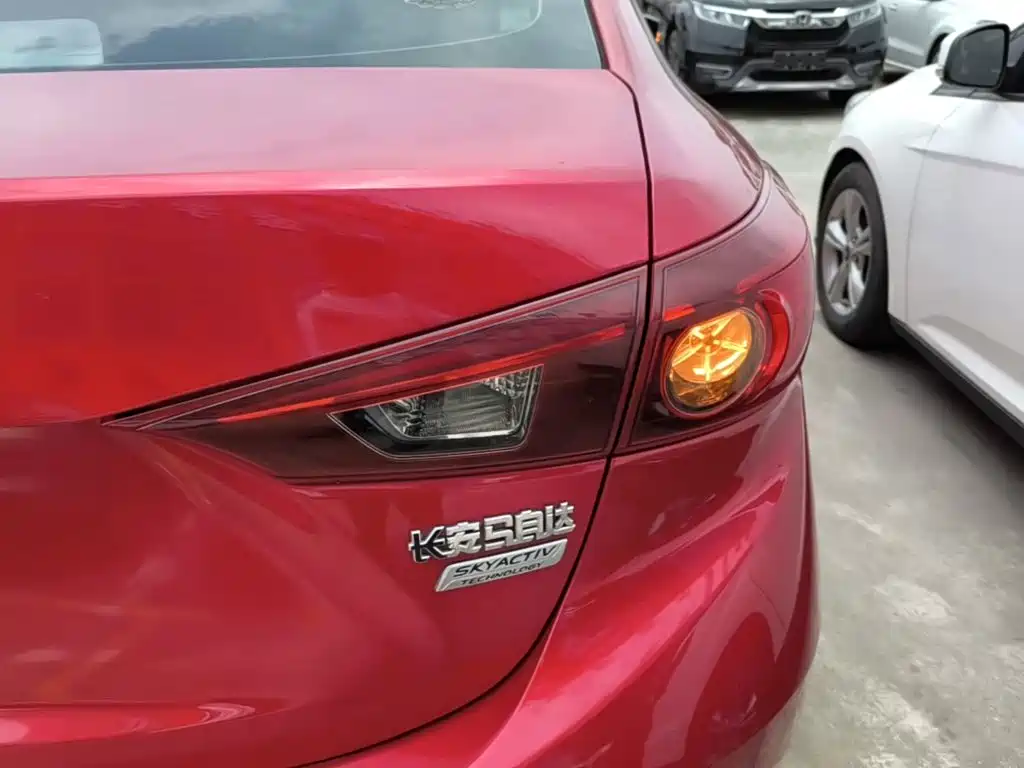Mazda 3 Axela 2016 — фото 8