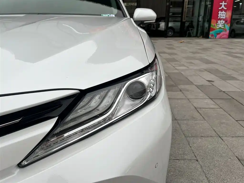 Toyota Camry 2020 — фото 9