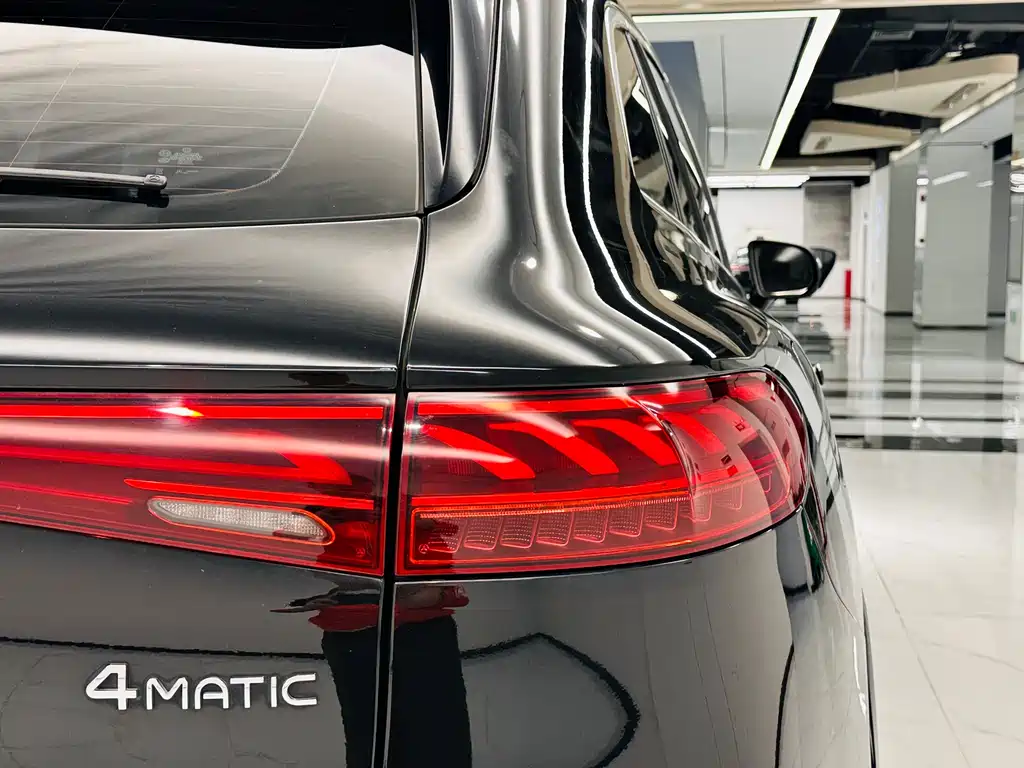 Mercedes-Benz EQS SUV 2023 — фото 12