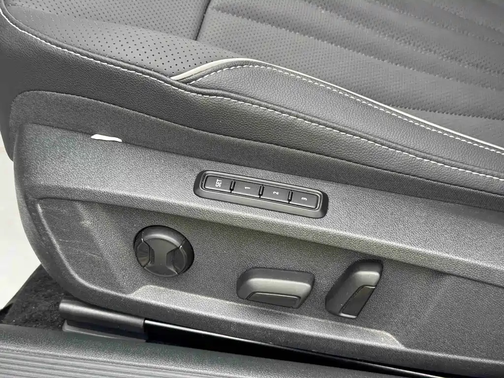 Volkswagen Passat 2024 — фото 17