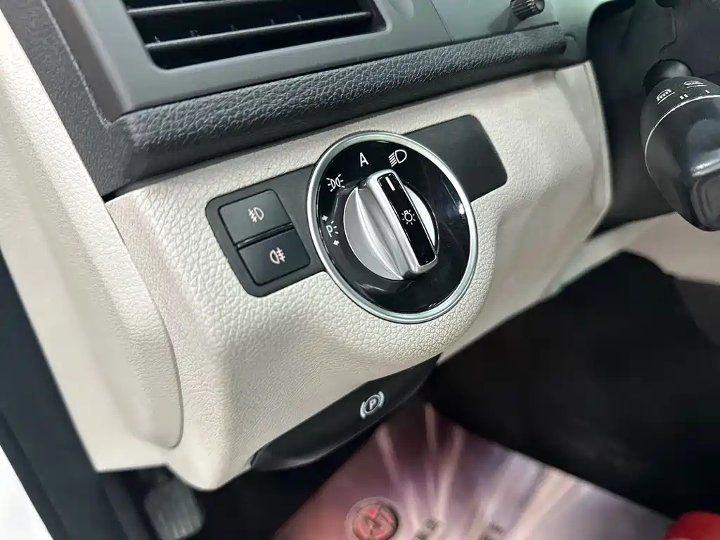 Mercedes-Benz C-Class 2011