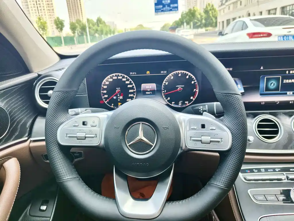 Mercedes-Benz E-Class 2018 — фото 9