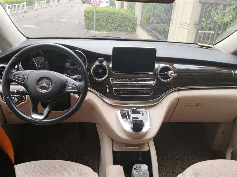 Mercedes-Benz V-Class 2019 — фото 12