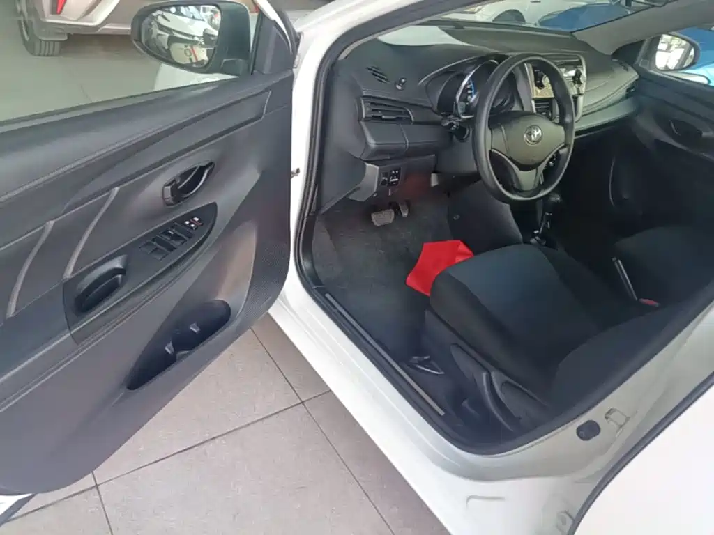 Toyota Yaris L 2018 — фото 16