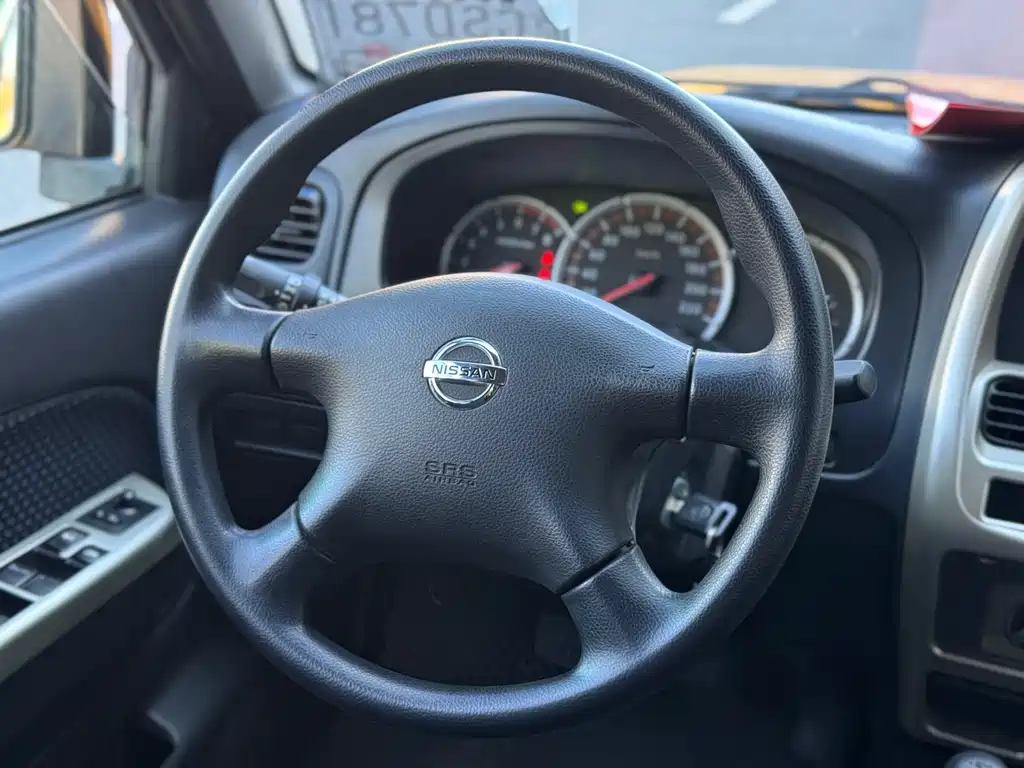 Nissan Paladin 2014 — фото 11
