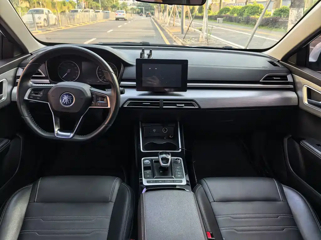 BYD Qin NEV 2020 — фото 11