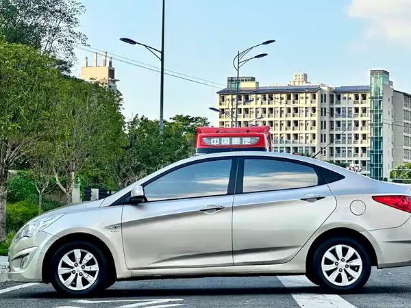 Hyundai Accent 2012