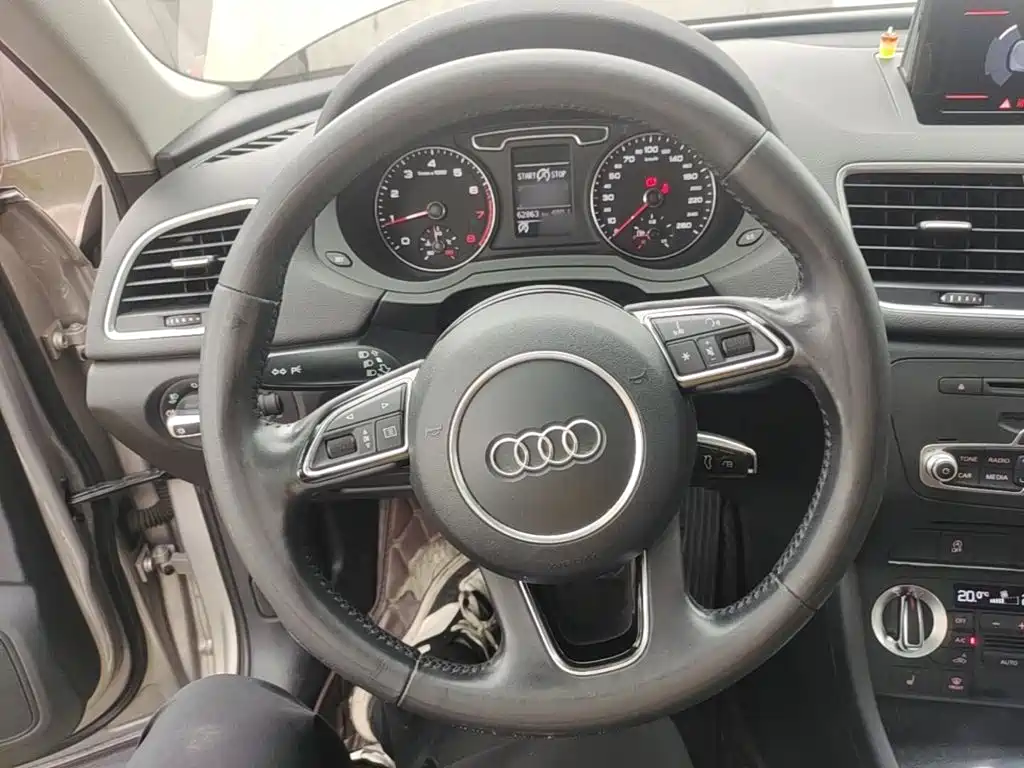 Audi Q3 2015 — фото 11