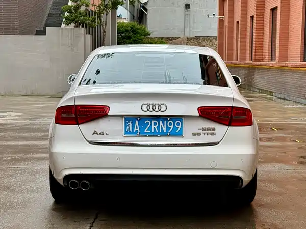 Audi A4L 2016