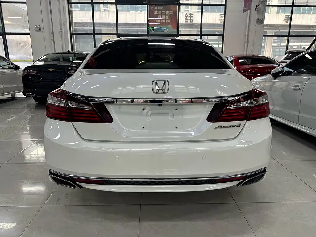 Honda Accord 2018 — фото 9